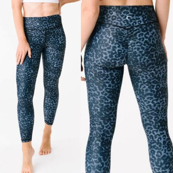 ZYIA Stone Leopard Scrunchy Light n Luxe 7/8 Leggings Blue Animal Print Sz 16/18 - Picture 1 of 9